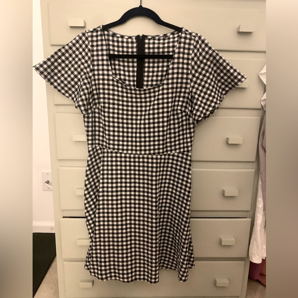This is a beautiful b/w dress!